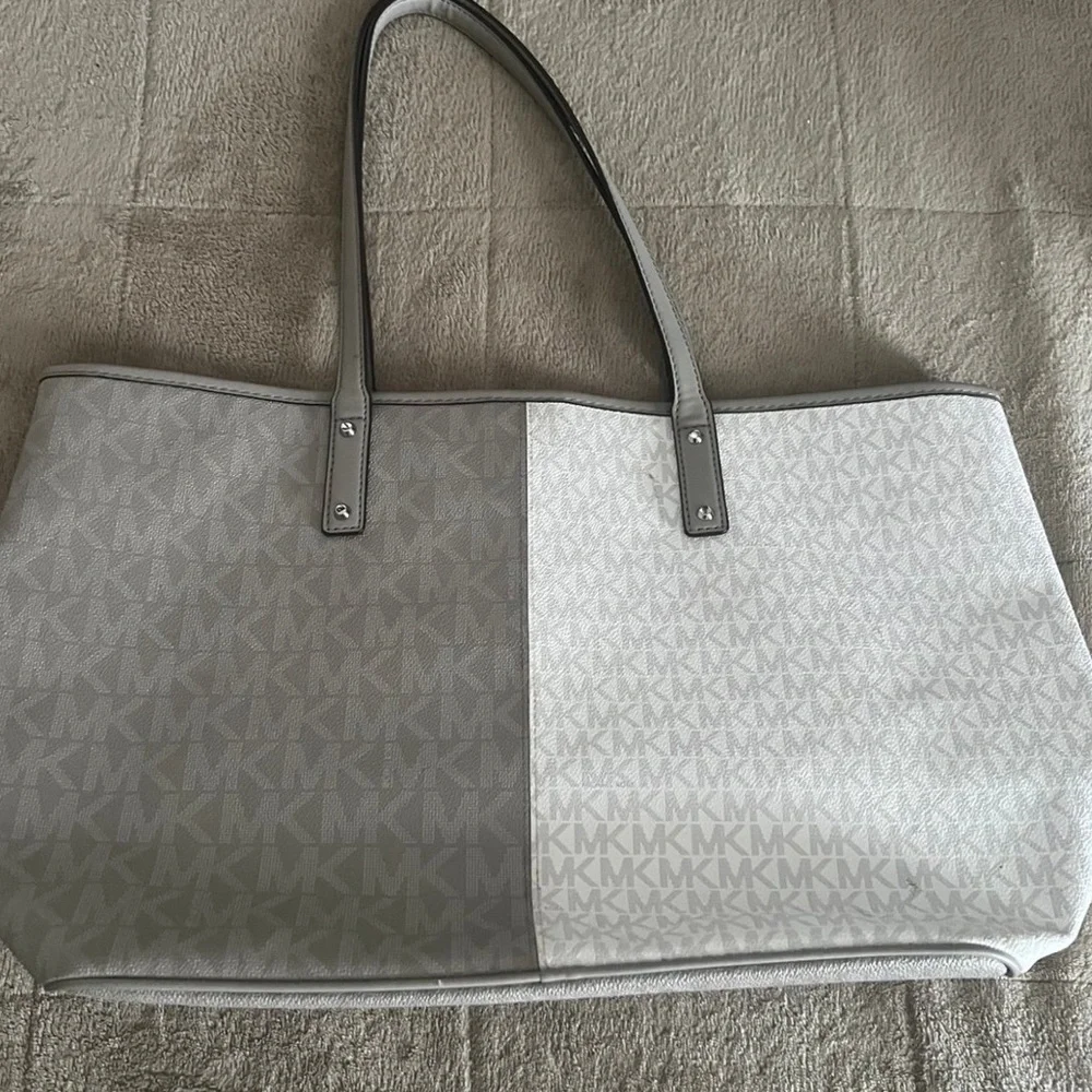 Michael Kors Signature Carter Large Open Tote Bright White Multi EUC - Picture 4 of 5